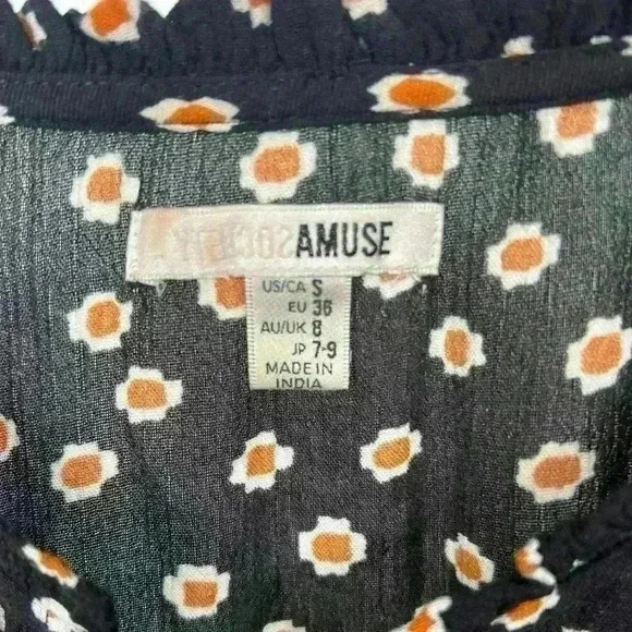Amuse Society Chateau Woven Top in Black - Picture 3 of 5